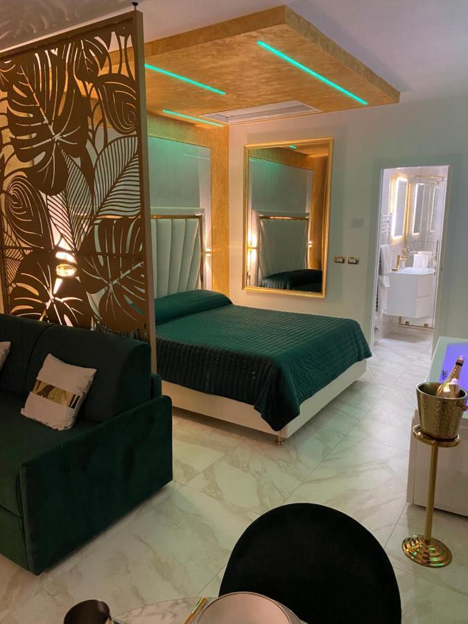 Fashion Apartment Gold Bologna With Jacuzzi & Car Garage Exterior photo