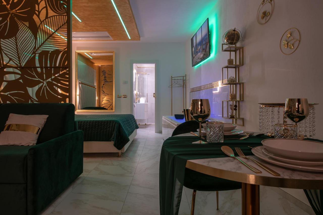 Fashion Apartment Gold Bologna With Jacuzzi & Car Garage Exterior photo