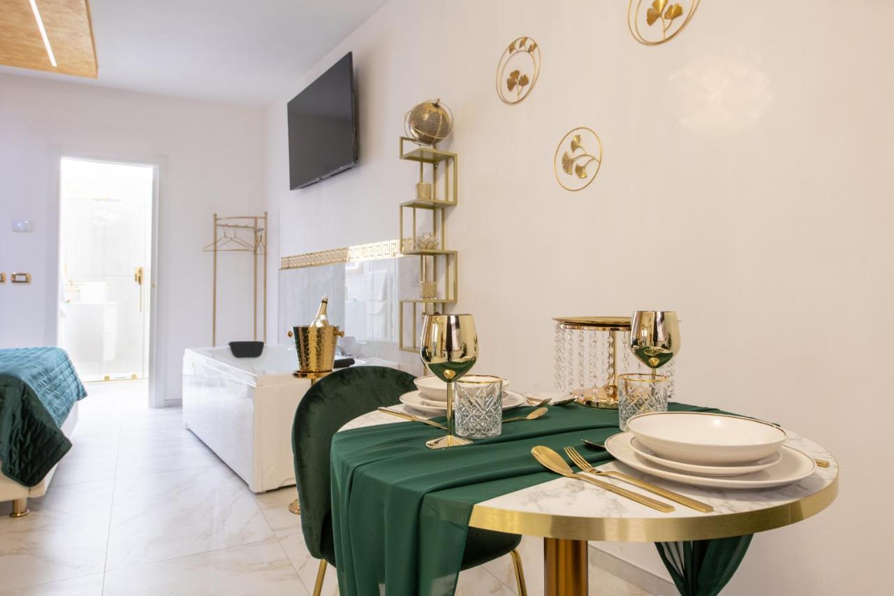 Fashion Apartment Gold Bologna With Jacuzzi & Car Garage Exterior photo