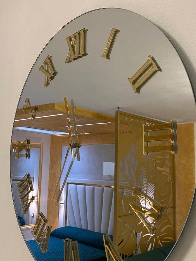 Fashion Apartment Gold Bologna With Jacuzzi & Car Garage Exterior photo