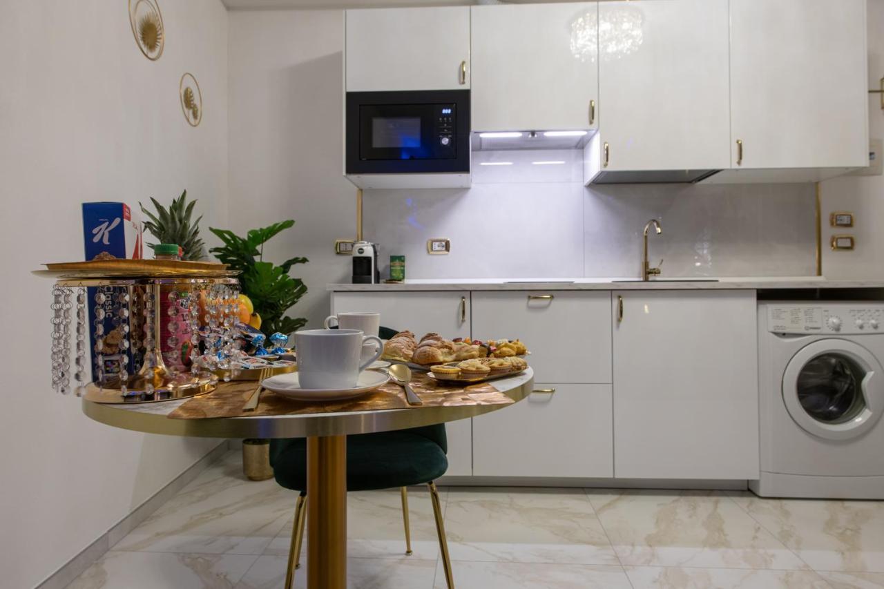 Fashion Apartment Gold Bologna With Jacuzzi & Car Garage Exterior photo