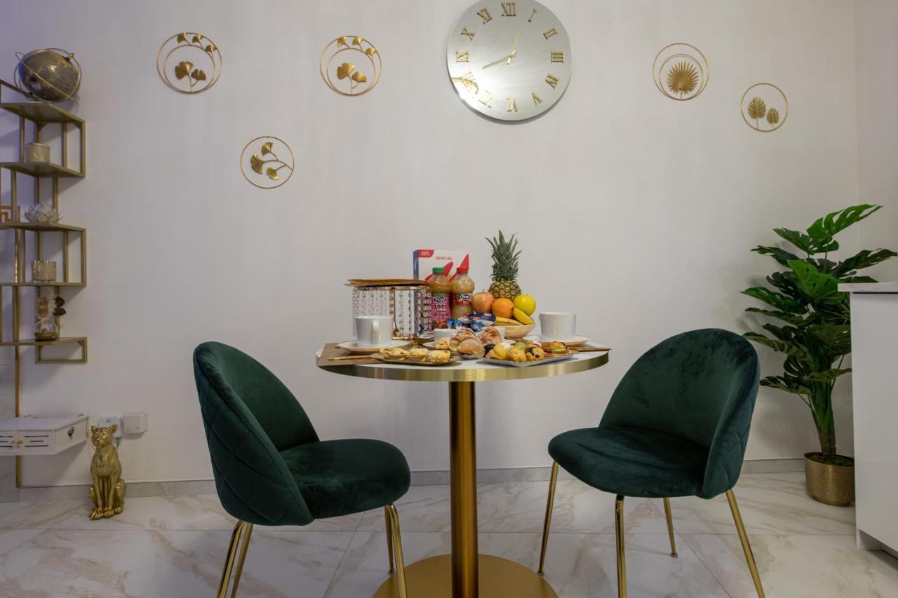 Fashion Apartment Gold Bologna With Jacuzzi & Car Garage Exterior photo