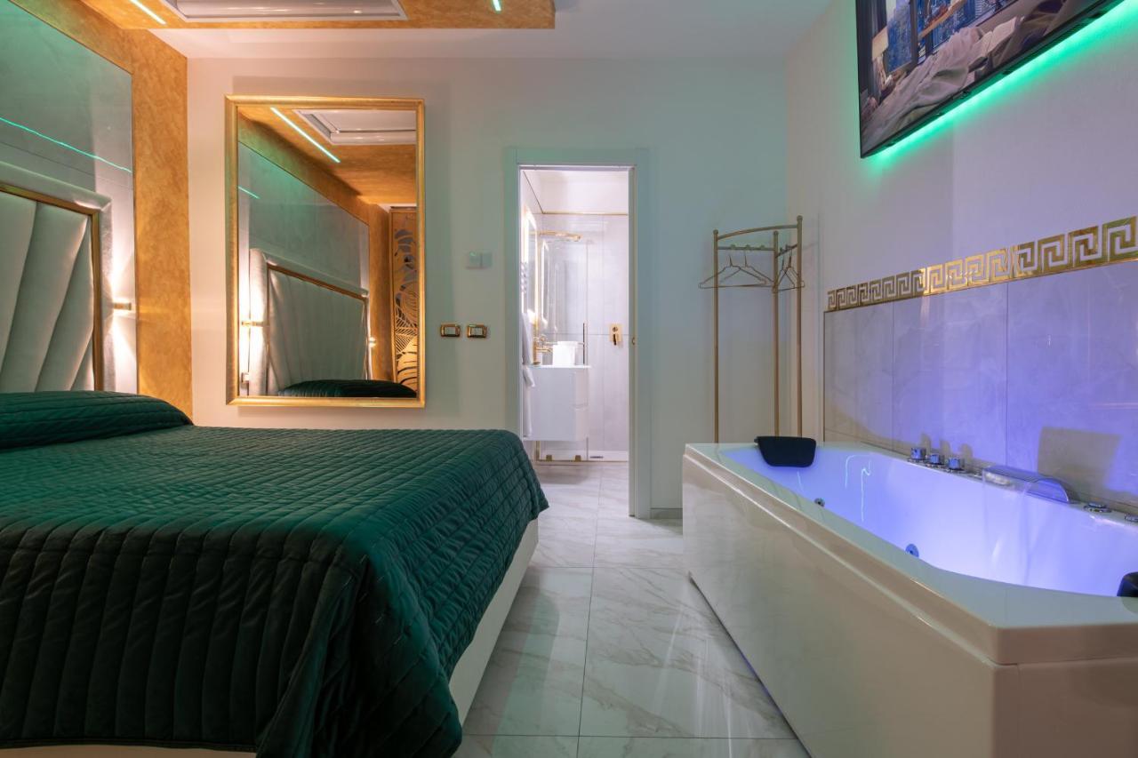 Fashion Apartment Gold Bologna With Jacuzzi & Car Garage Exterior photo