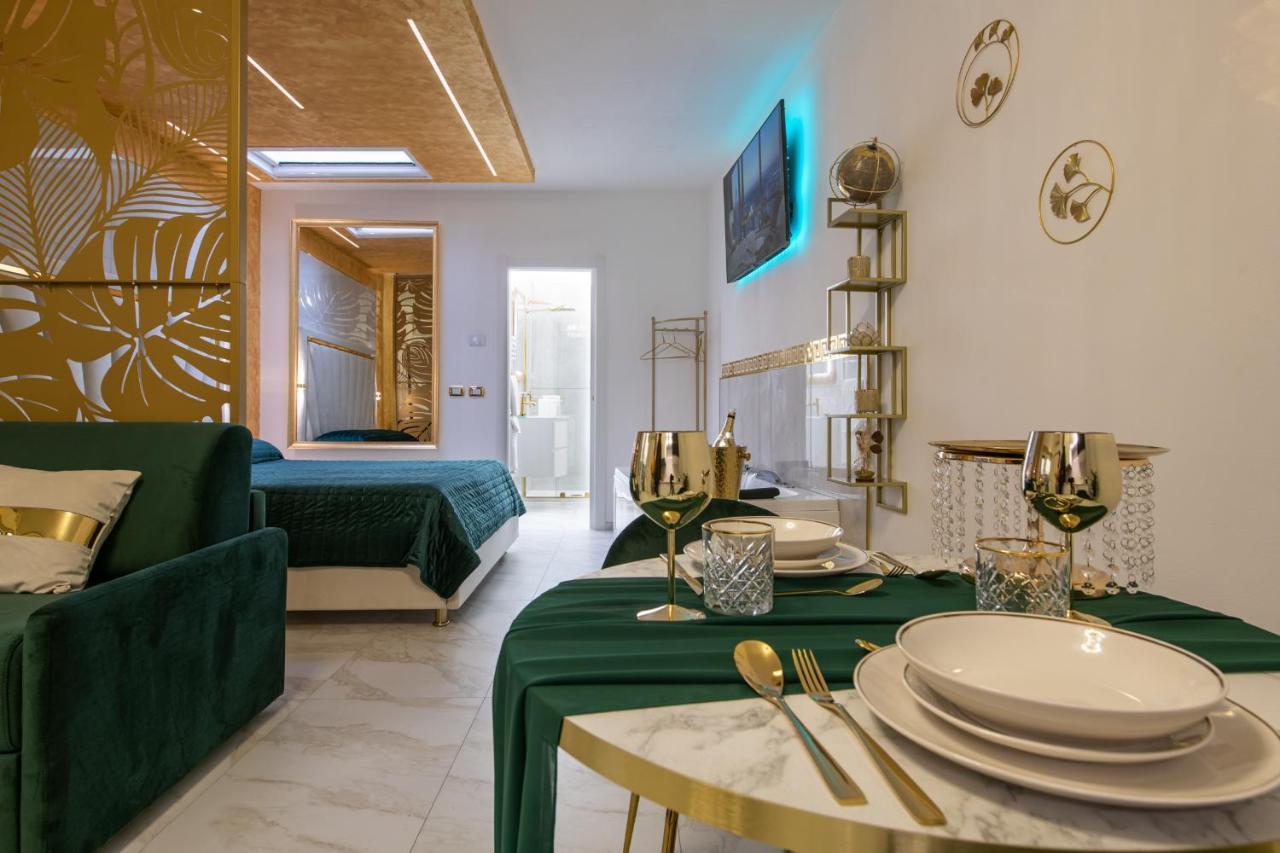 Fashion Apartment Gold Bologna With Jacuzzi & Car Garage Exterior photo