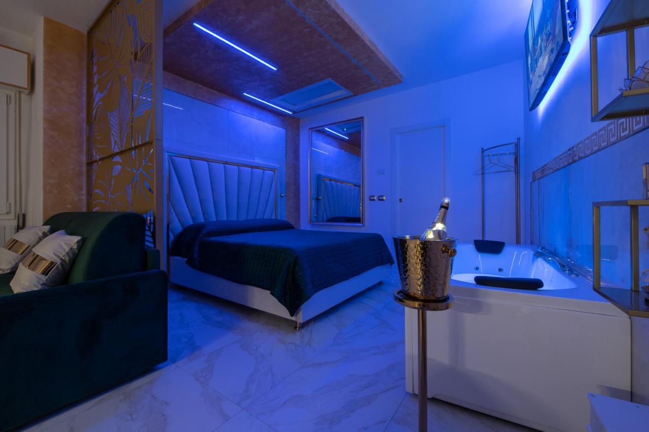 Fashion Apartment Gold Bologna With Jacuzzi & Car Garage Exterior photo