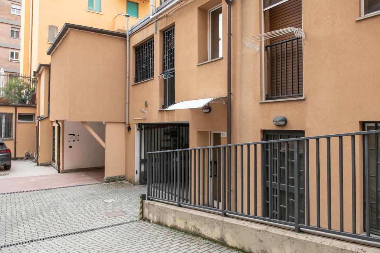 Fashion Apartment Gold Bologna With Jacuzzi & Car Garage Exterior photo