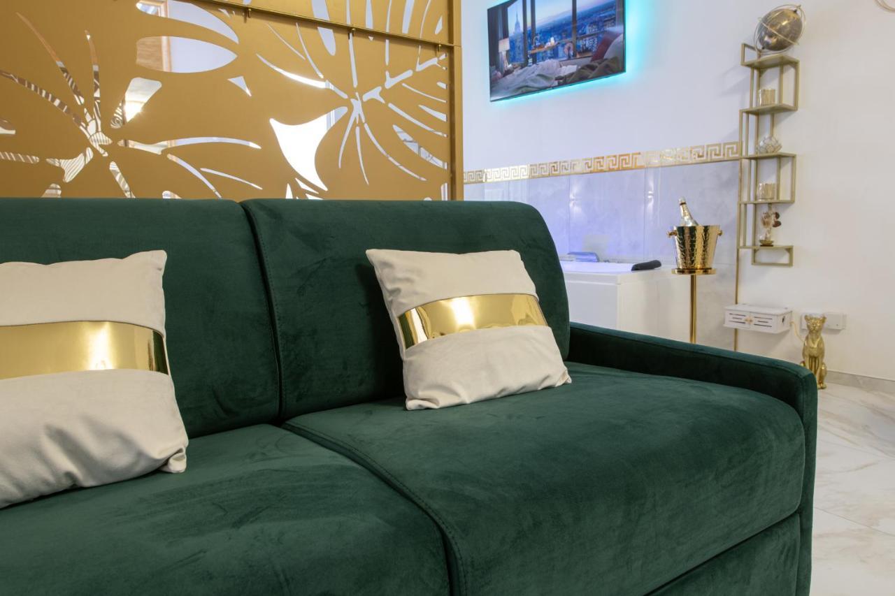 Fashion Apartment Gold Bologna With Jacuzzi & Car Garage Exterior photo