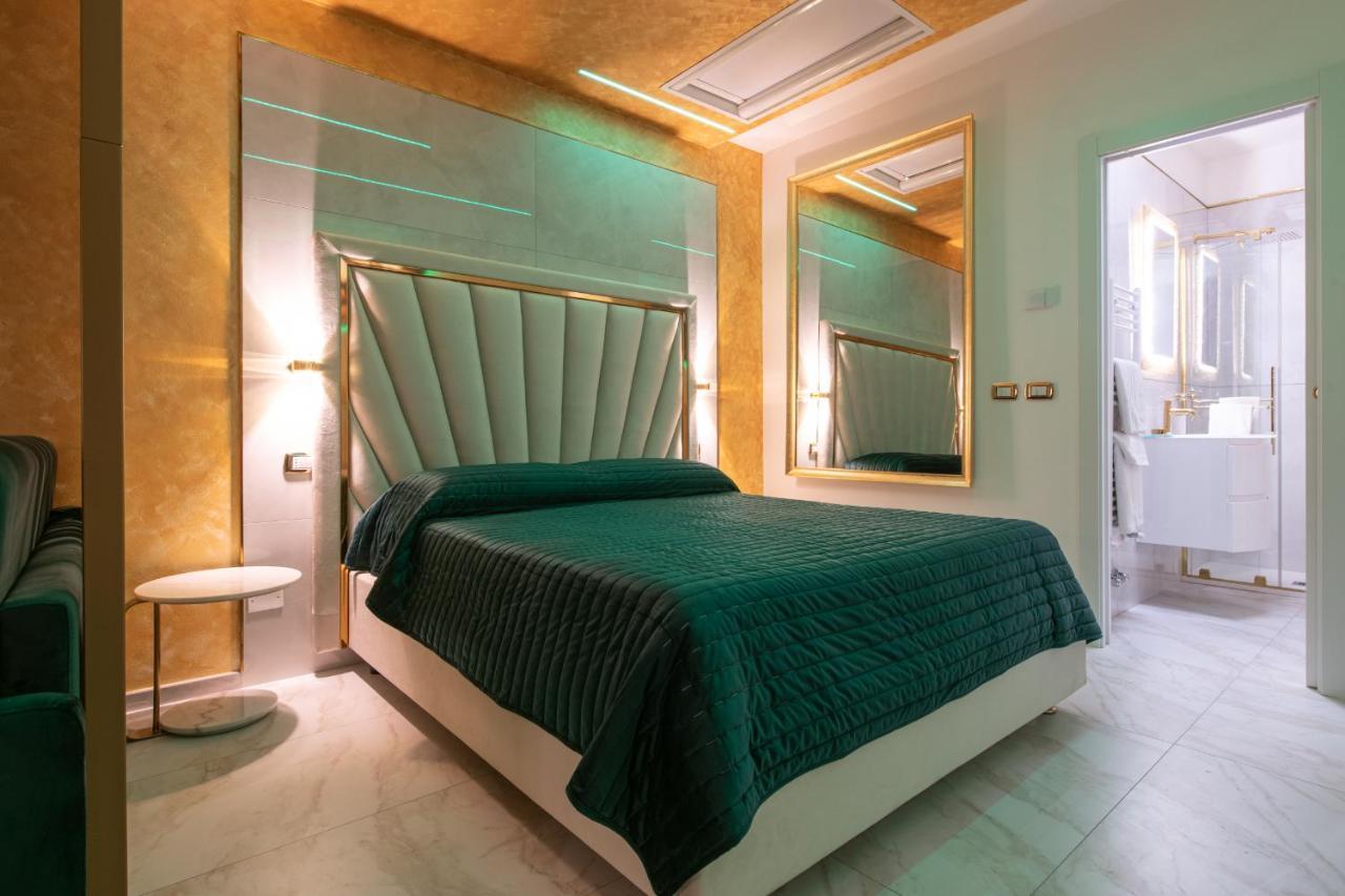 Fashion Apartment Gold Bologna With Jacuzzi & Car Garage Exterior photo