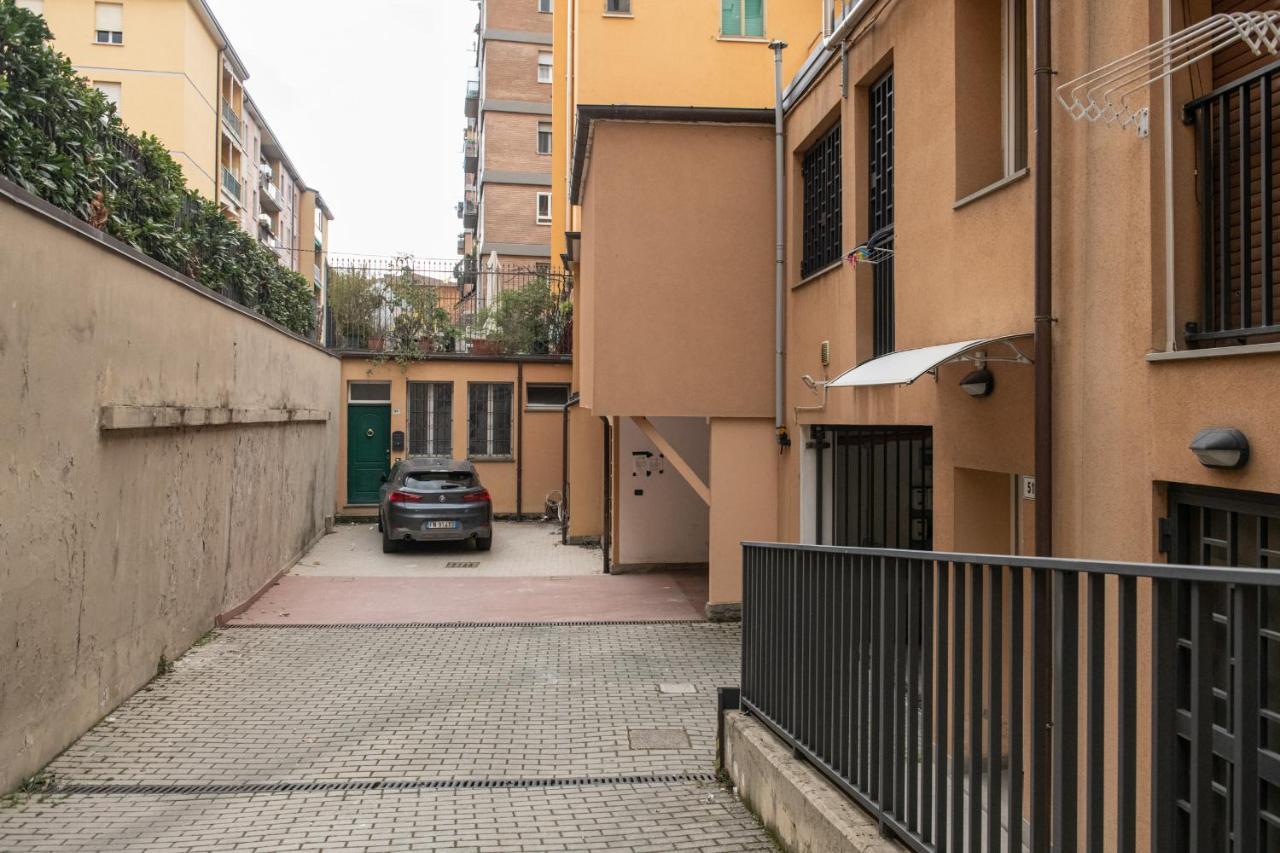 Fashion Apartment Gold Bologna With Jacuzzi & Car Garage Exterior photo