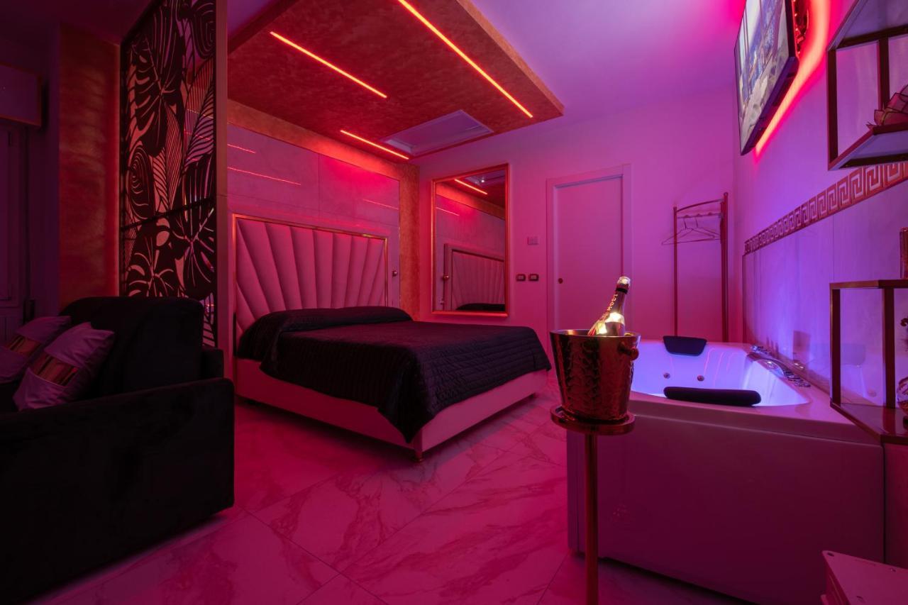 Fashion Apartment Gold Bologna With Jacuzzi & Car Garage Exterior photo