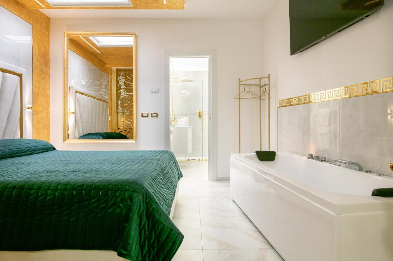 Fashion Apartment Gold Bologna With Jacuzzi & Car Garage Exterior photo