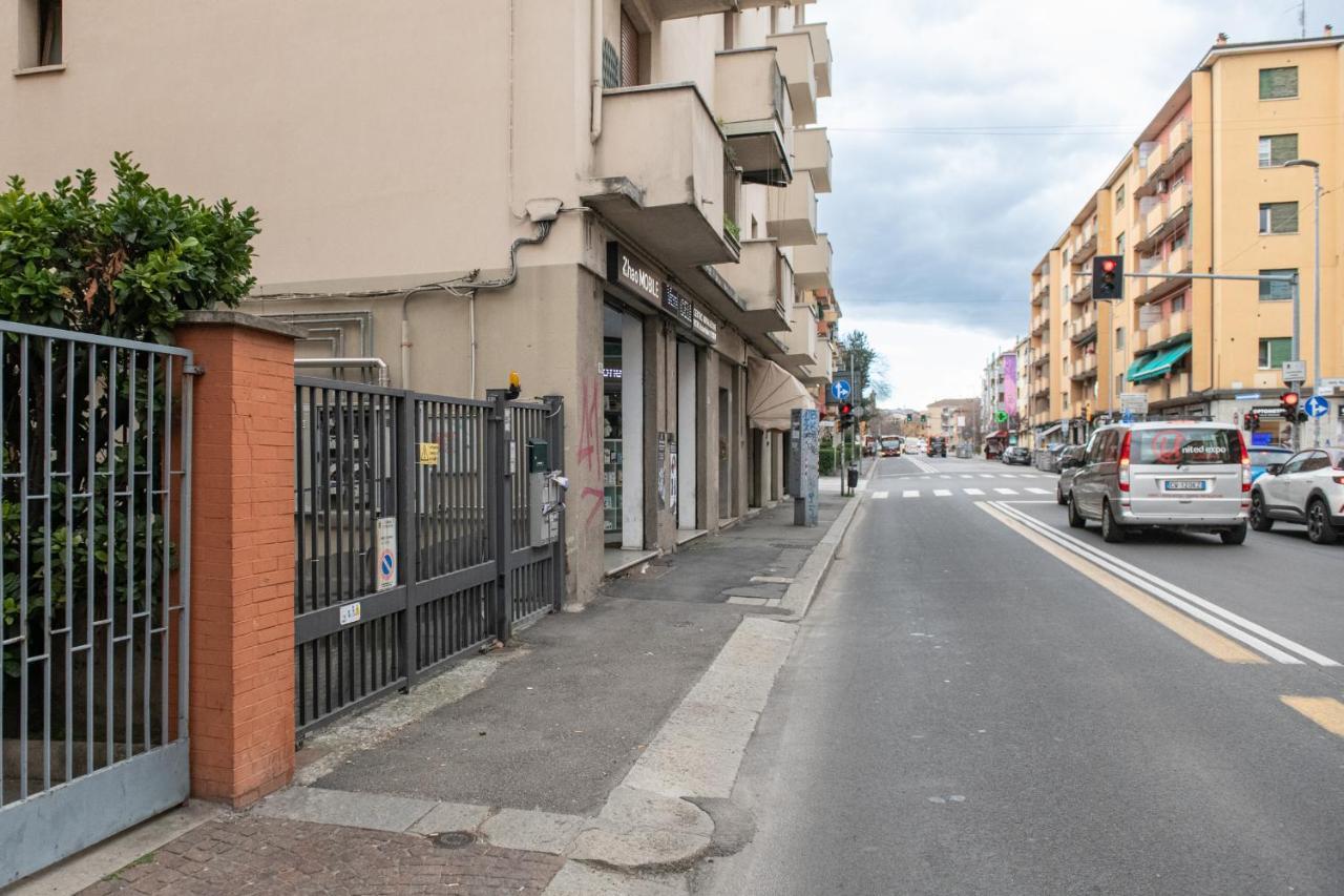 Fashion Apartment Gold Bologna With Jacuzzi & Car Garage Exterior photo