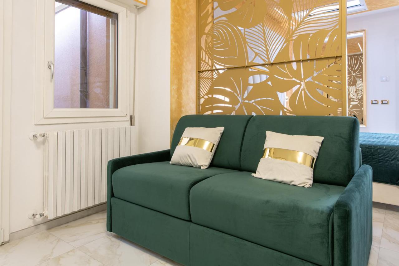 Fashion Apartment Gold Bologna With Jacuzzi & Car Garage Exterior photo
