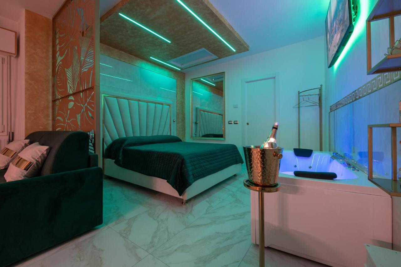 Fashion Apartment Gold Bologna With Jacuzzi & Car Garage Exterior photo